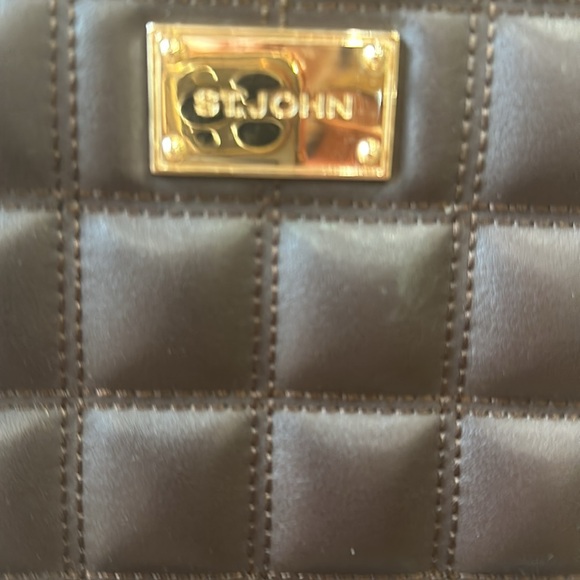 St John leather quilted luxury handbag in chocolate brown. 3 inside pockets. - Picture 2 of 9